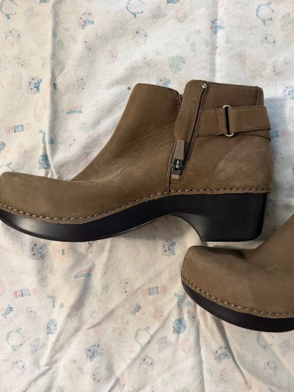 Dansko Tate Taupe Nubuck Ankle Boots Clog Booties Size 38 US 7.5-8